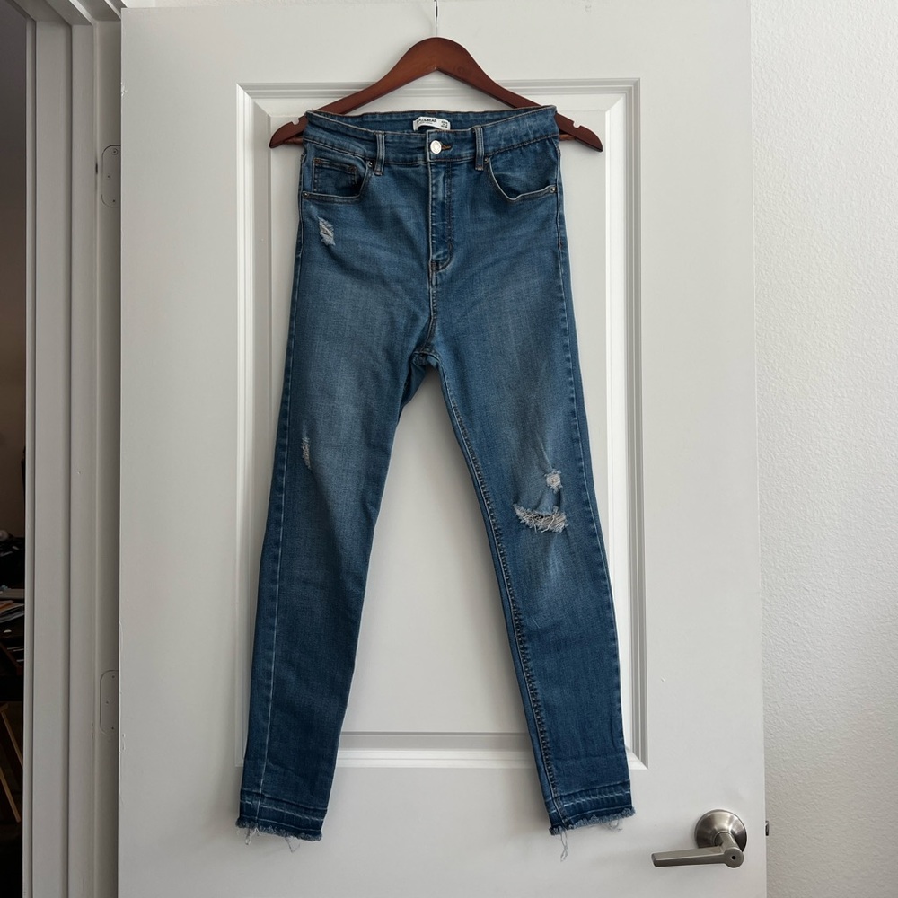 Spanish Brand Pull&Bear ripped high rise skinny jeans. Lightly worn.